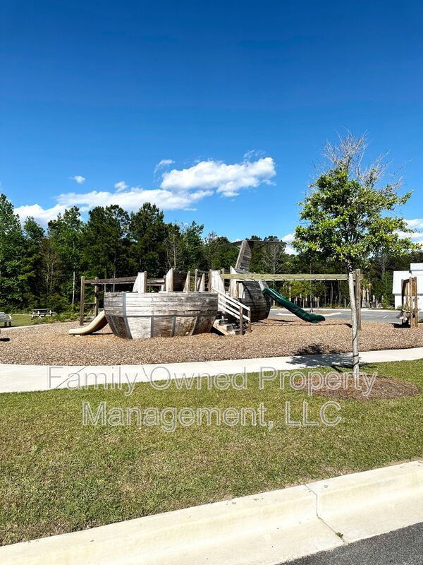 Building Photo - 420 W Respite Ln
