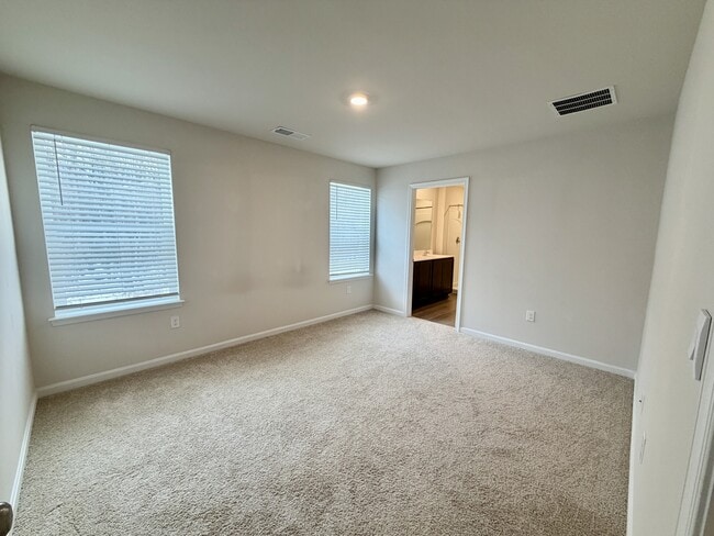 Building Photo - 633 Currant Cir