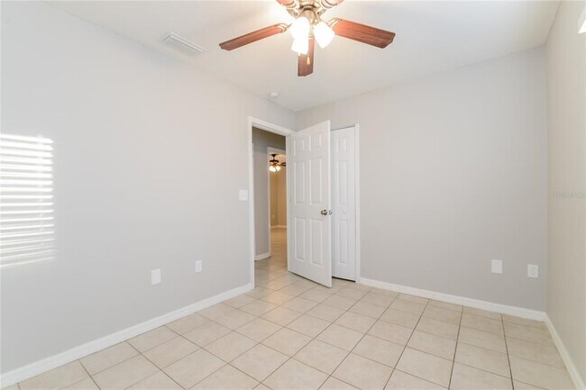 Building Photo - 1706 17th Ave Dr E