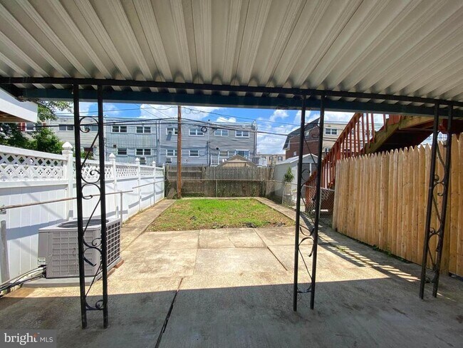 Building Photo - 12673 Biscayne Dr