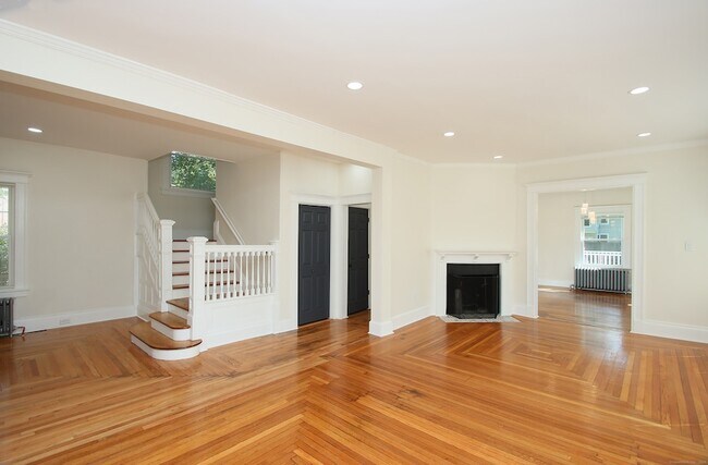 Building Photo - 62 Whitney St