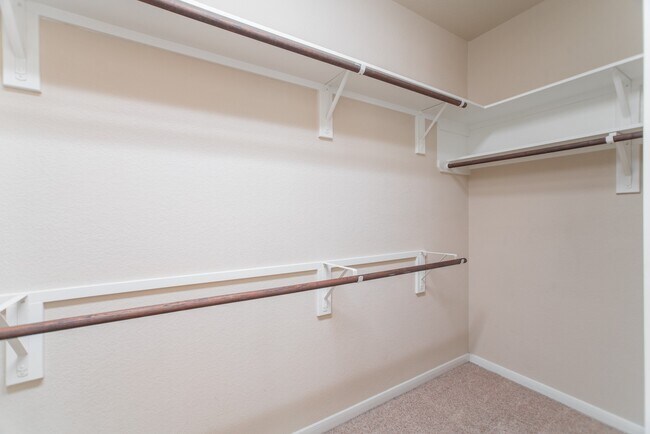 Building Photo - 139 S Rocky Point Cir