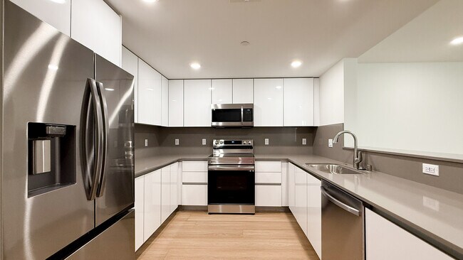 Primary Photo - 1759 N Gower St