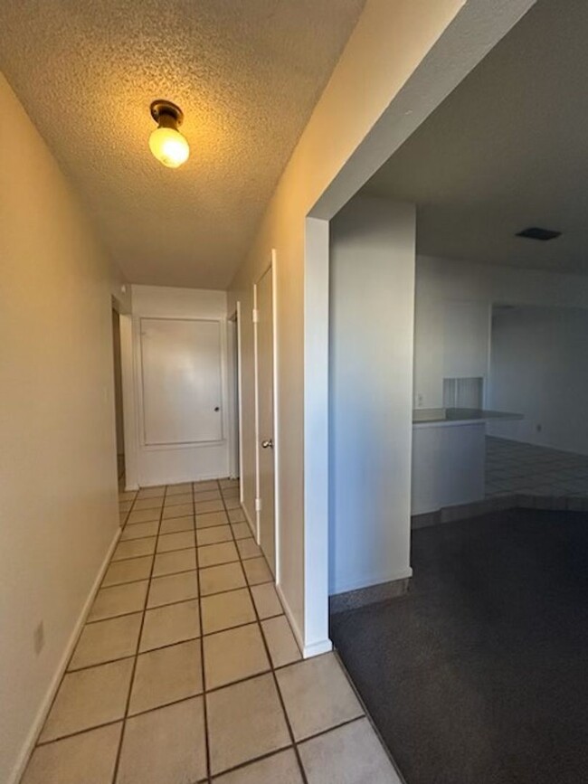 Building Photo - Very nice 2 bed 2 bath water paid