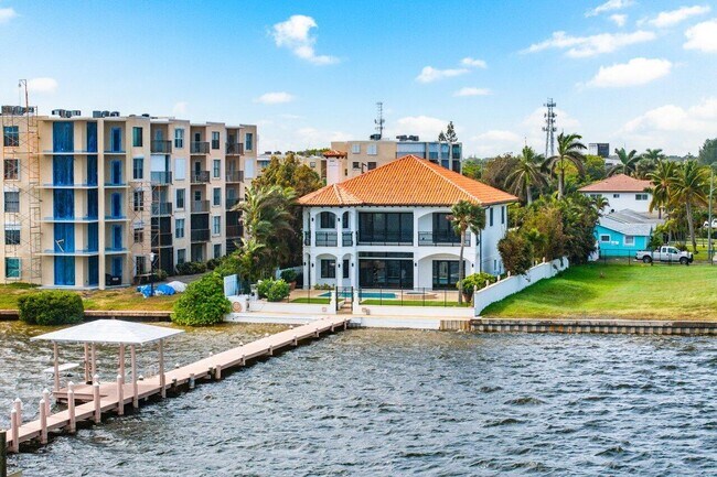 Building Photo - 1 18th Ave S