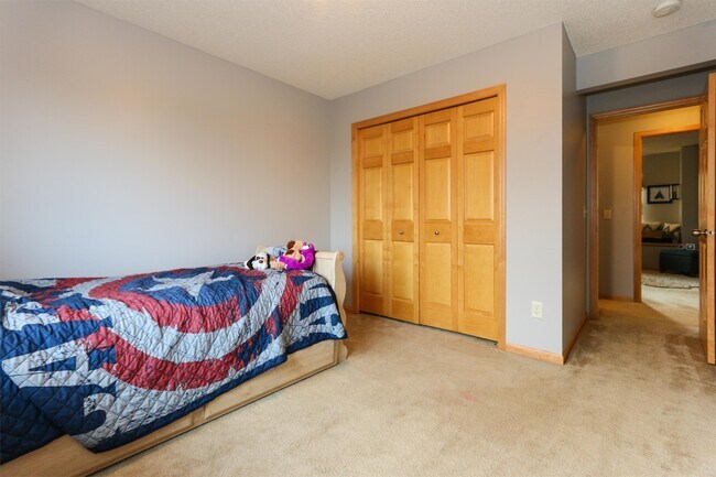 Building Photo - 1715 Fox Run