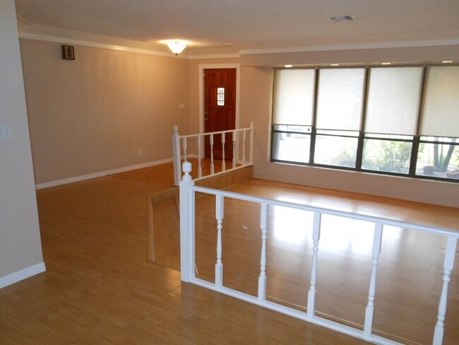 Building Photo - CHARMING 2 BEDROOM POOL HOME IN THE HEART OF JENSEN BEACH