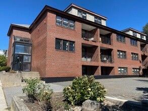Building Photo - 929 Main St