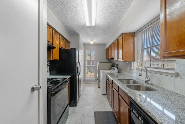 Building Photo - 2120 El Paseo St