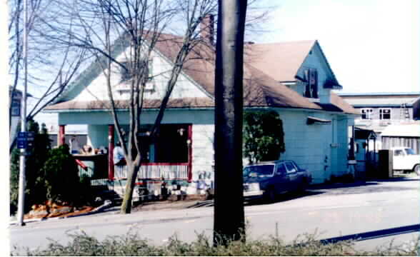 Primary Photo - 1209 Everett Ave