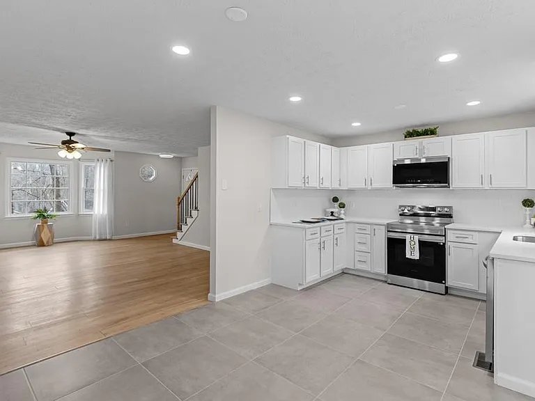 Building Photo - 1811 Chantilly Ct