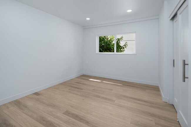Building Photo - 2567-2569 13th W