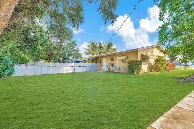 Building Photo - 14600 NE 14th Ave