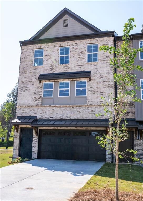 Building Photo - 1365 Oak Dr