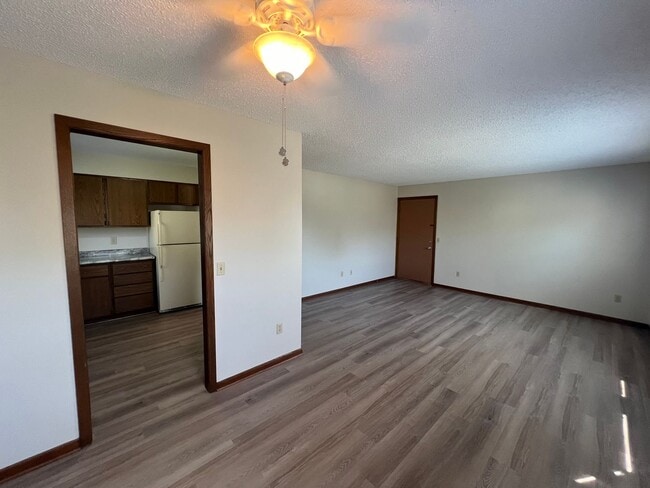 Building Photo - Fully Renovated 2-bed, 1-bath Apartment with a Garage Stall!