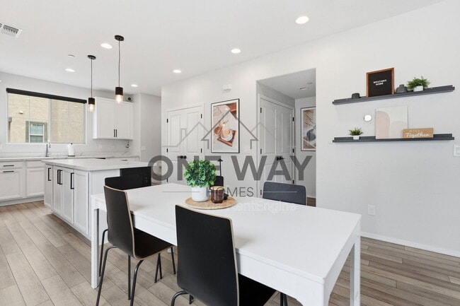 Building Photo - 1685 E Chelsea Ln