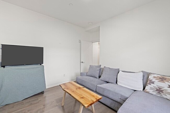 Building Photo - 86 Fremont St