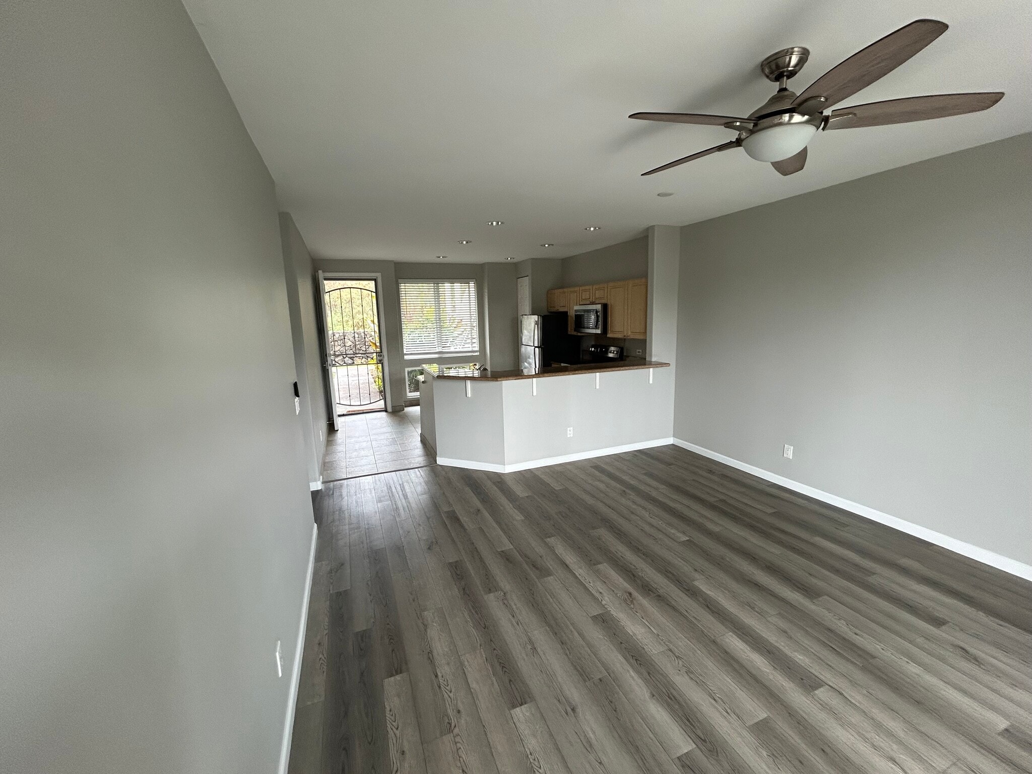 Spacious Living Room - 75-6009 Alii Dr