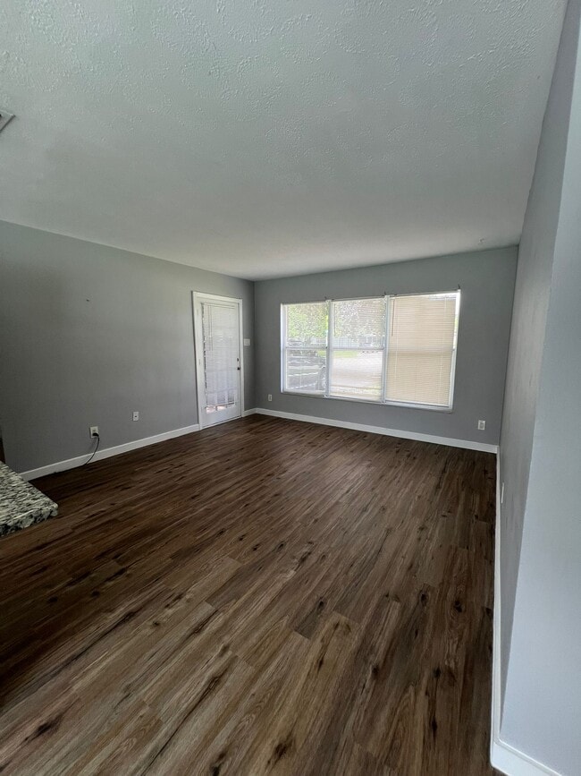 Building Photo - 1221 Cypress Ln