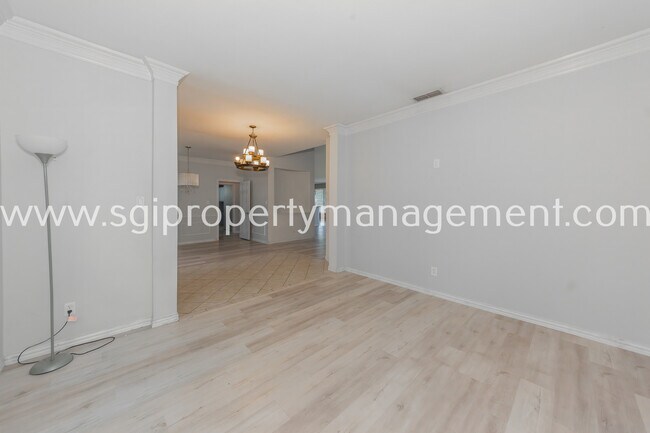 Building Photo - 6001 Pinwood Cir