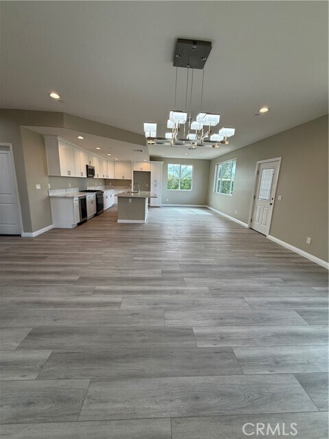 Building Photo - 7398 N Maple Ave