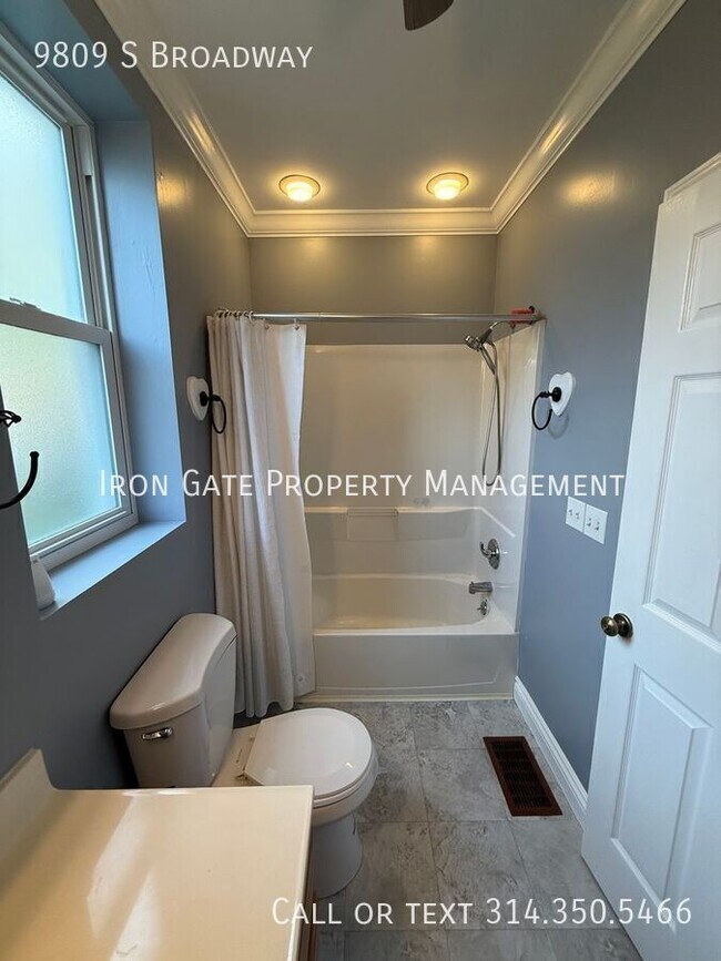 Building Photo - 9809 S Broadway