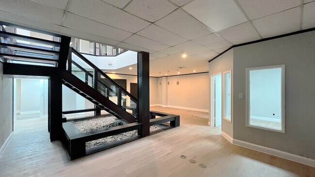 Building Photo - 9220 Rasmus Dr