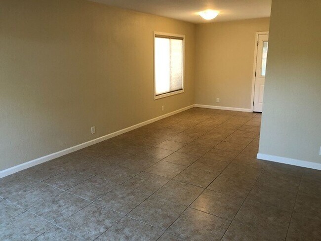 Building Photo - Remodeled Townhome in the Irvington neighborhood of Fremont - Beautiful from head to toe!