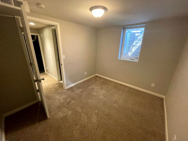 Building Photo - Fully Updated 4 Bedroom Home With Finished...