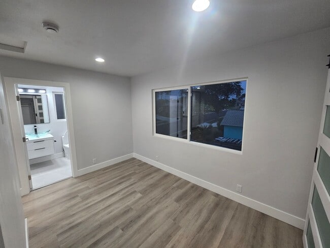 Building Photo - Beautiful new ADU for lease