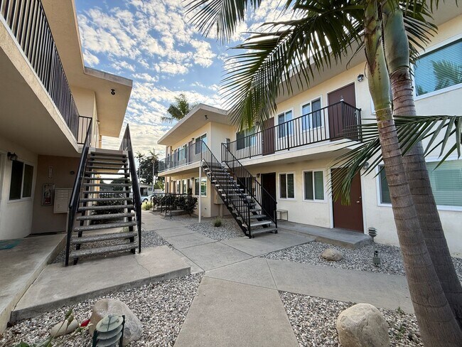 Building Photo - Downtown Ventura Upstairs One Bedroom Apartment