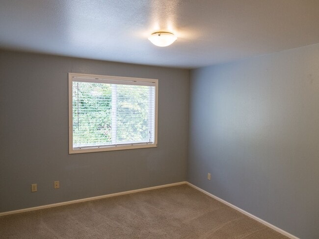 Building Photo - great location, new exterior and interior painting