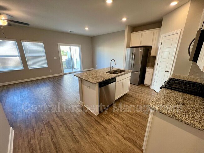 Building Photo - 613 Reese Ln