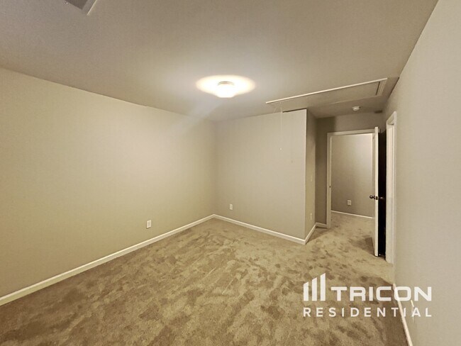 Building Photo - 4406 Oak Pointe Dr