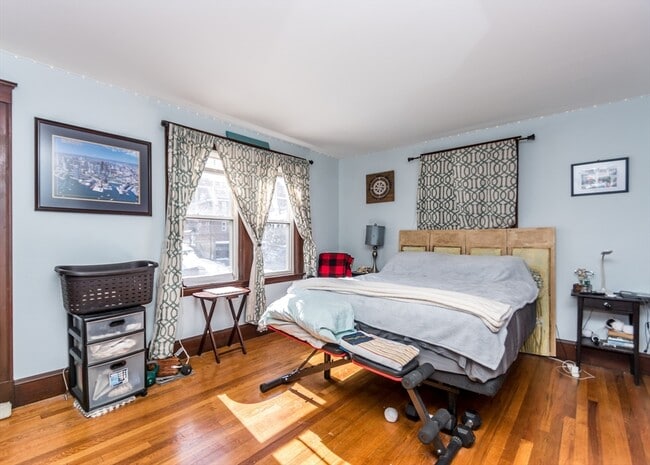 Building Photo - 1093 Main St