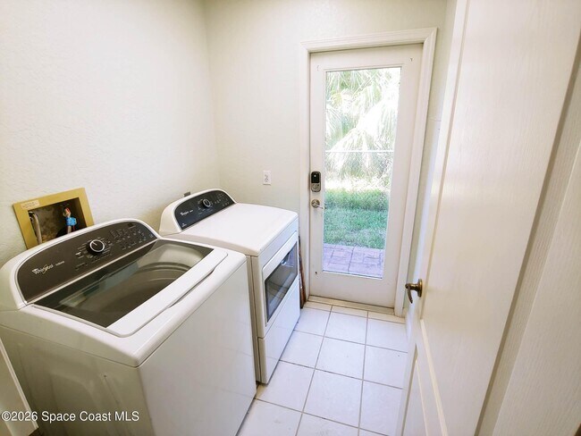 Building Photo - 160 Sandy Shoes Dr