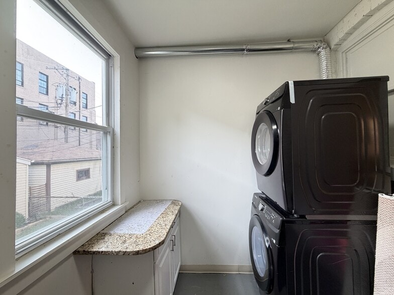 Building Photo - 3131 N Marmora Ave