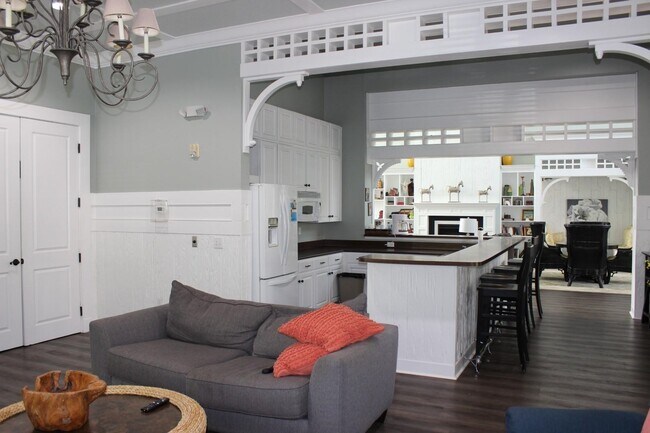 Building Photo - 2801 Chancellorsville Dr