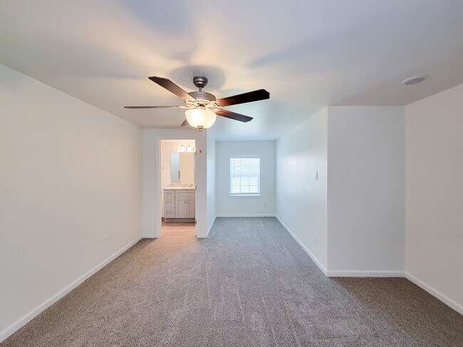 Building Photo - 413 S Market St