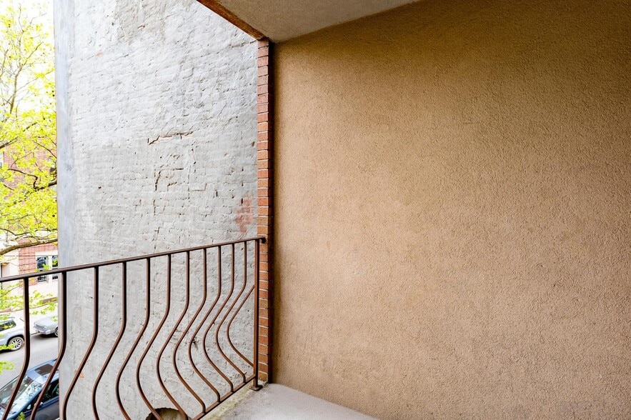 Building Photo - Sunlit Brooklyn Gem | Charming Apartment in a Prime Neighborhood