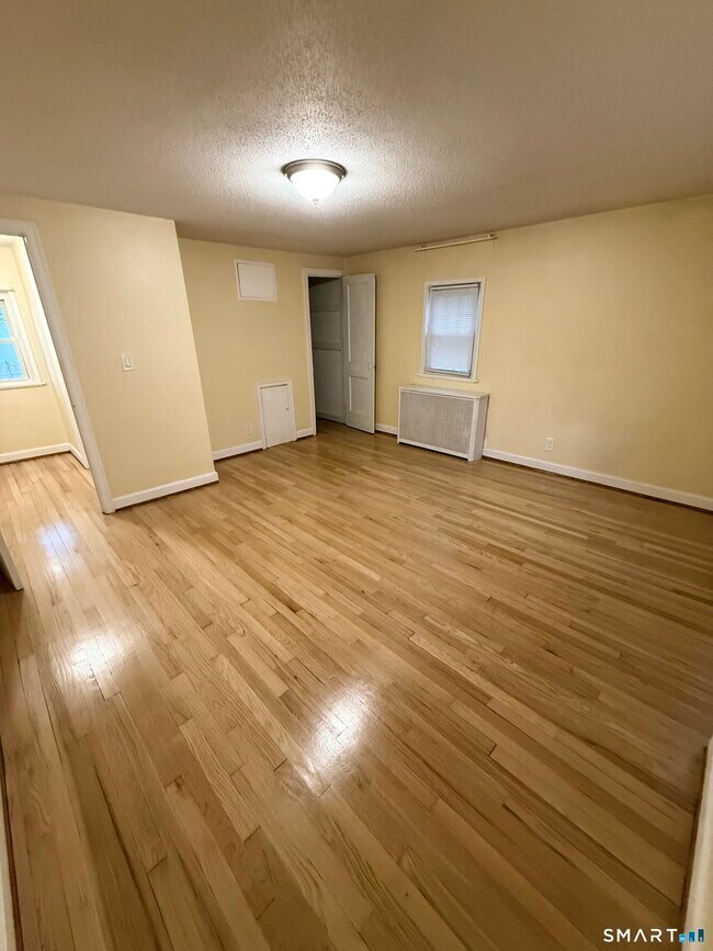Building Photo - 54 Harding Ave