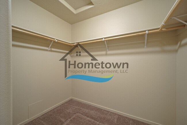 Building Photo - 3 Bedroom 2 Bathroom Home with Attached 2 ...