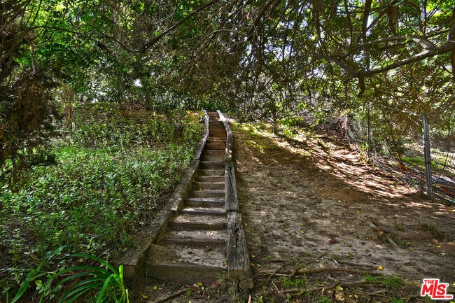 Building Photo - 16142 Bayberry Pl