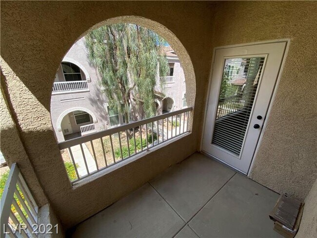 Building Photo - Furnished one bedroom