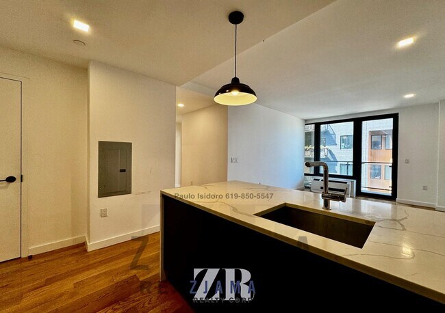 Building Photo - 25 E 19th St