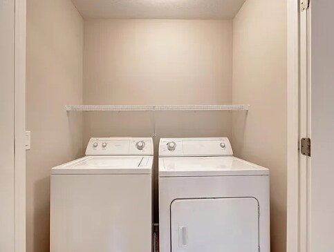 Building Photo - 5725 W Monarch Ct