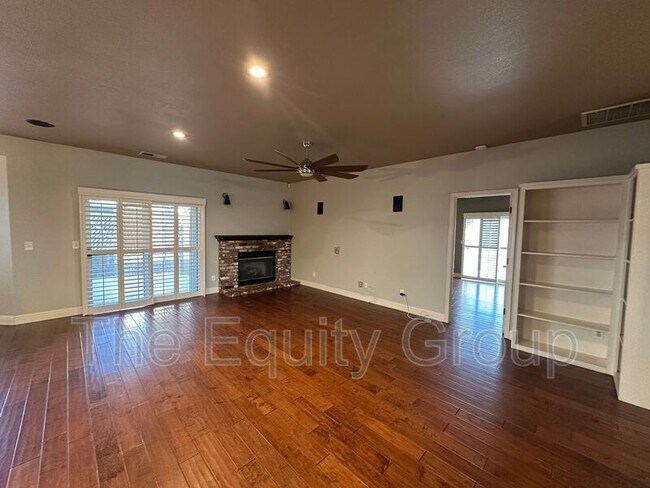 Building Photo - 540 W Birch Ct