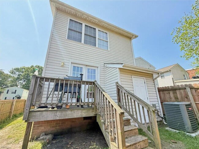 Building Photo - 896 A Ave