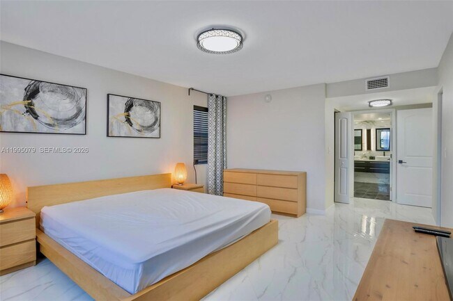 Building Photo - 605 Ives Dairy Rd