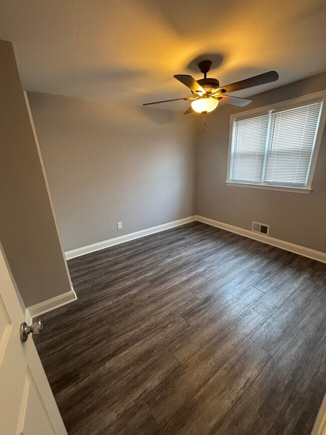 Building Photo - 2 Bedrooms - 2 Bathrooms, 21234